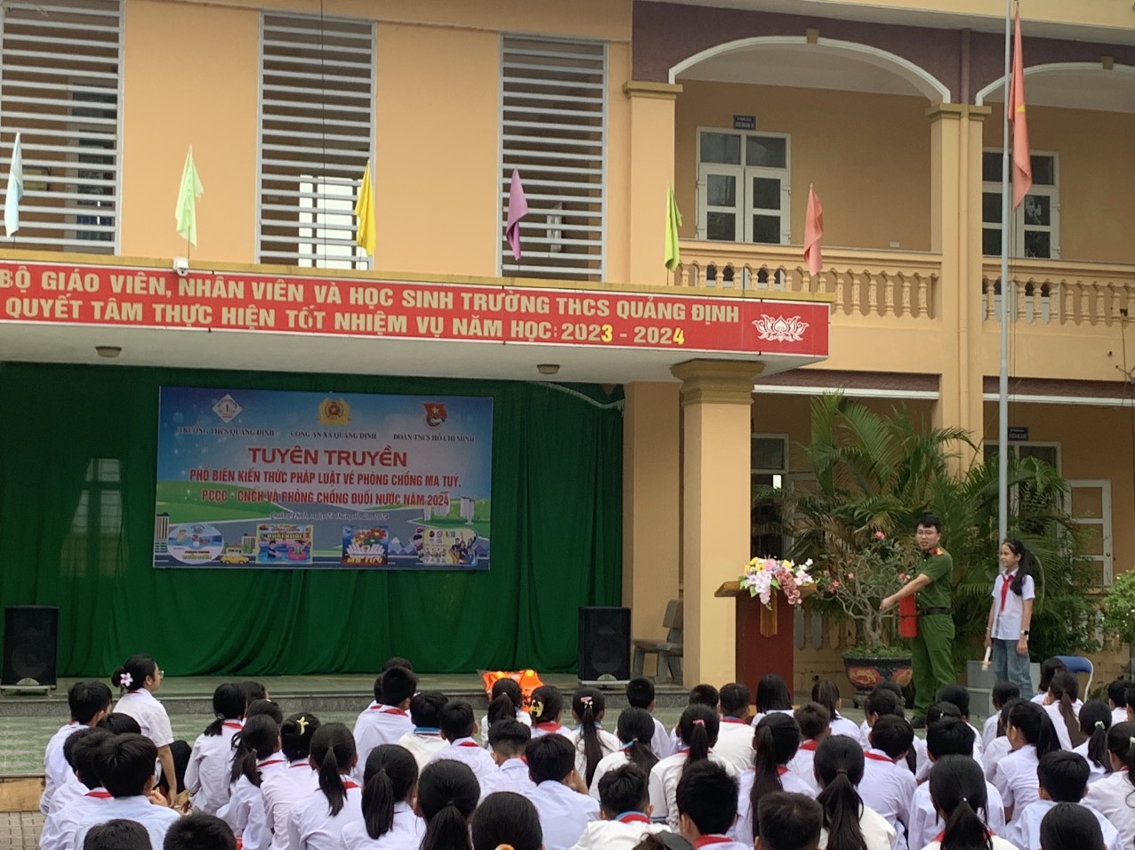 Anh-tin-bai